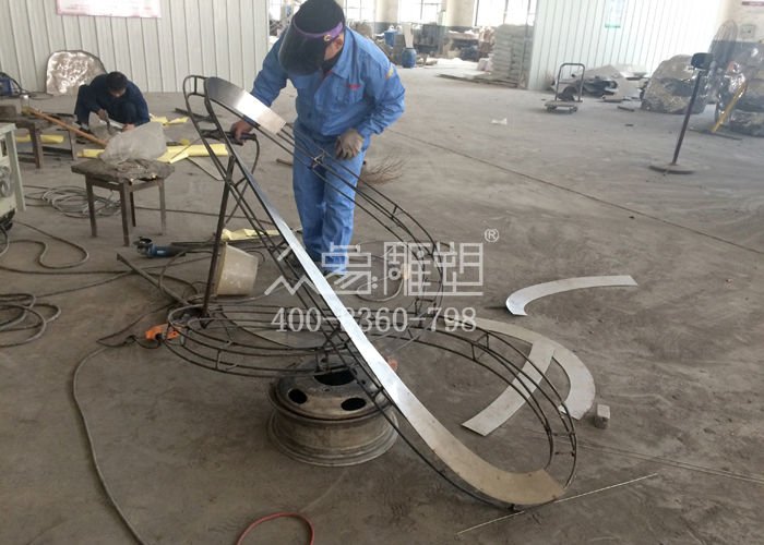 內(nèi)蒙古不銹鋼抽象雕塑��?.jpg