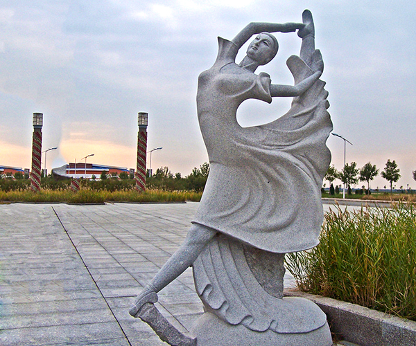 石雕之跳舞的女孩