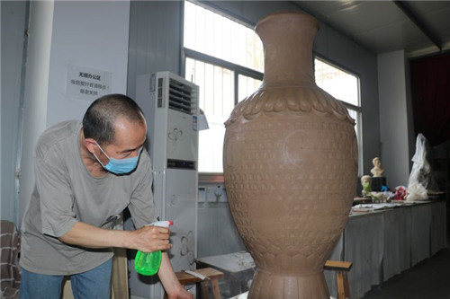 瀘水一位園林雕塑家的堅守——癡心雕塑，夢想為城市“塑魂”