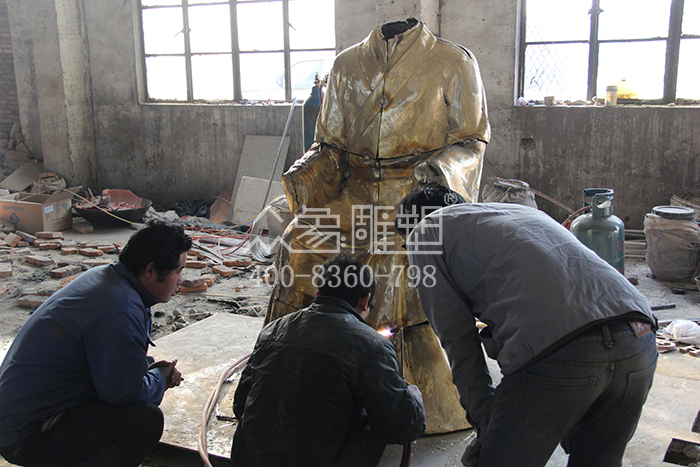 江蘇鎮(zhèn)江鑄銅魯班雕塑2.jpg 江蘇鎮(zhèn)江鑄銅魯班雕塑2.jpg