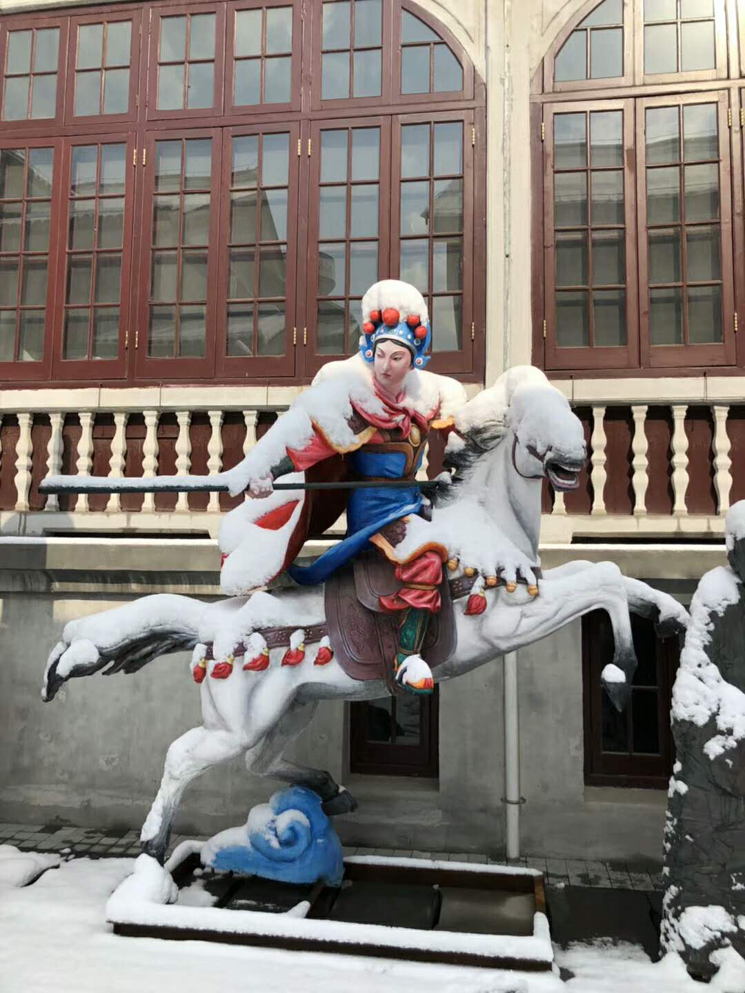 舟山眾象雕塑——不畏嚴(yán)寒 雪中傲骨