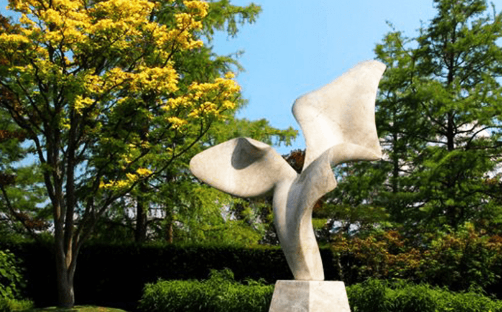 垂直花園雕塑的維護和管理方法是什么？