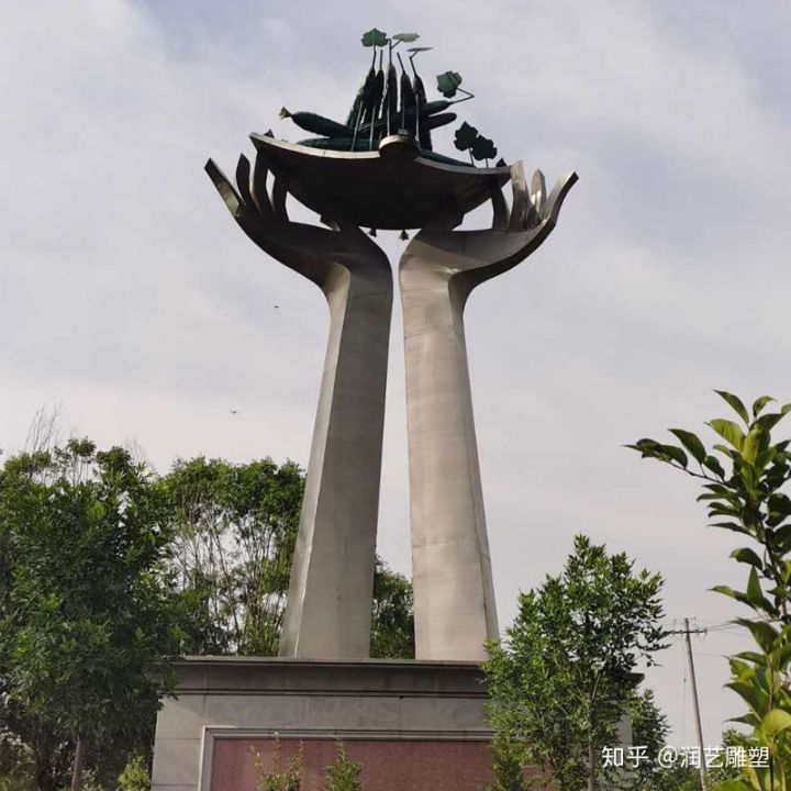 雕塑藝術(shù)工程中如何考慮材料耐久性？